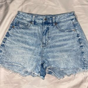 American Eagle Light wash Woman’s jean shorts